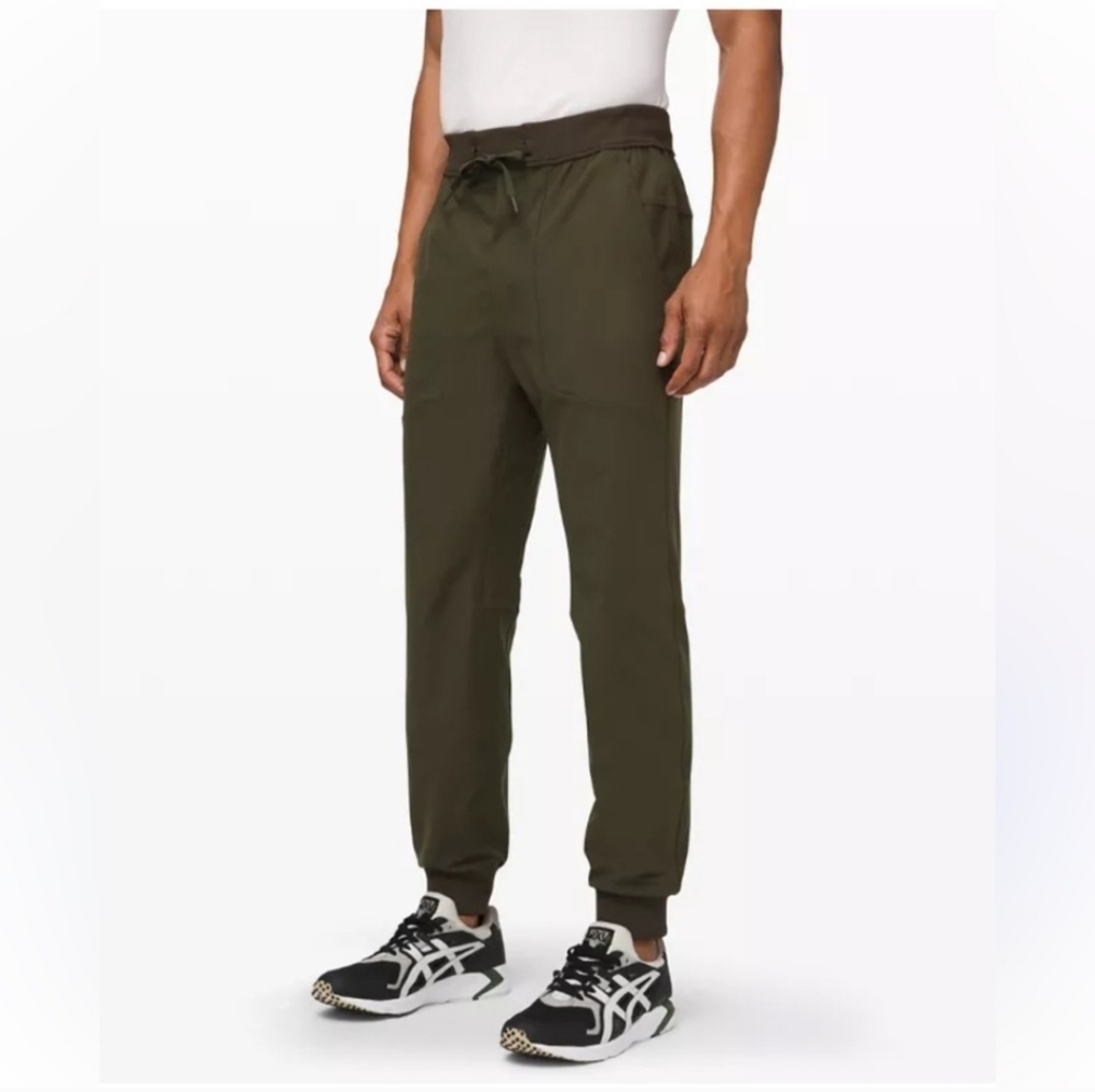 Lululemon ABC Joggers Dark Olive Green Men Sz M EUC Athleisure Workout Outdoors